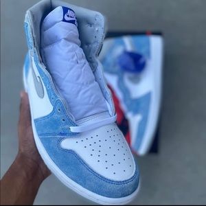 Air Jordan 1 Hyper royal